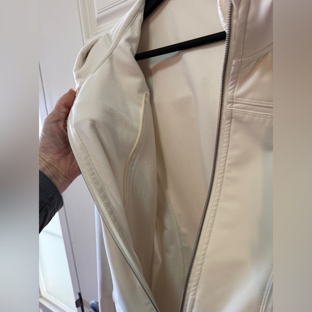 Lululemon Uba Hoodie Softshell | Size 8 - Picture 6 of 13
